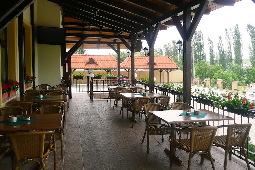 Penzion Kastiel Velky Krtis Exterior photo